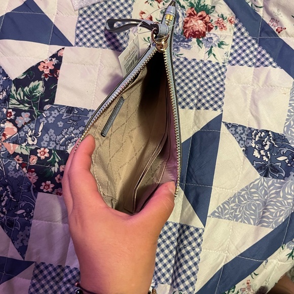 Micheal kors Wristlet with compartments - Picture 3 of 3